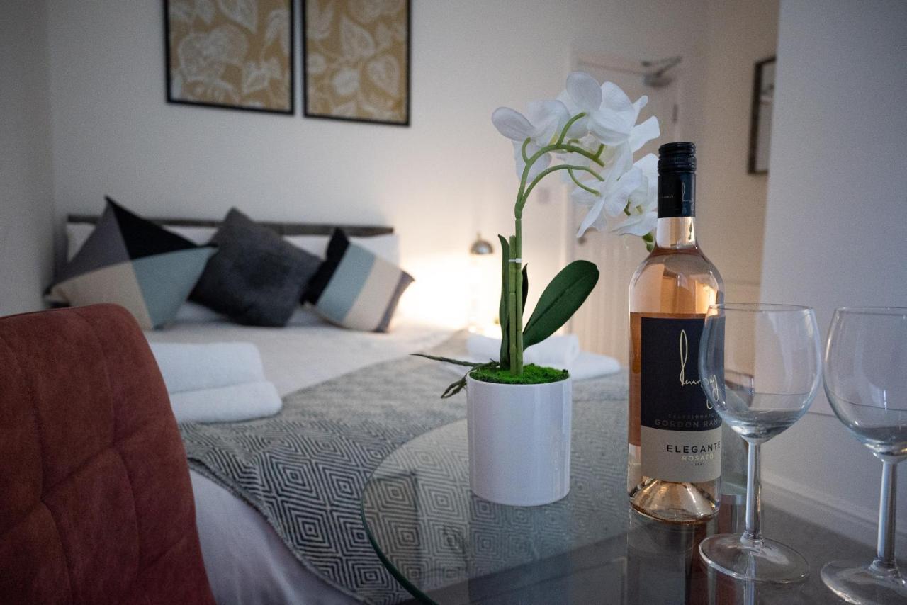Elmo River Studios - 6 En-Suites In Wallasey - Easy Parking - Short And Long Stays Welcome Exterior photo