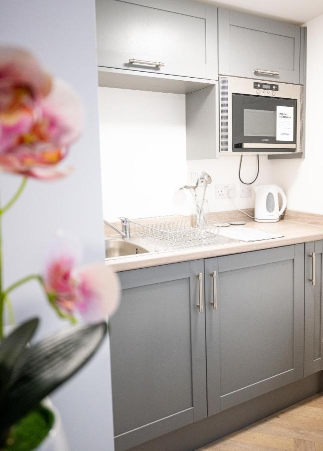 Elmo River Studios - 6 En-Suites In Wallasey - Easy Parking - Short And Long Stays Welcome Exterior photo